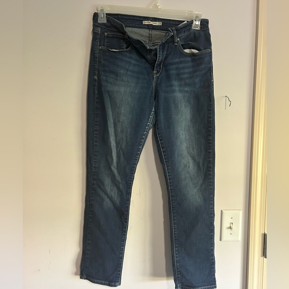 Women's Levi jeans